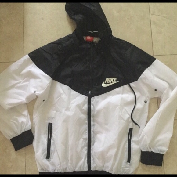 nike windbreaker sizing
